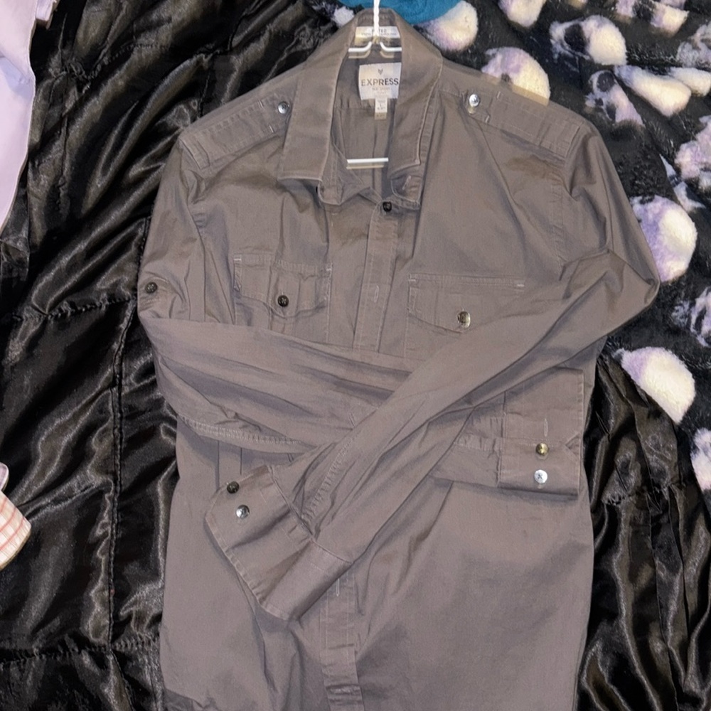 Men’s Fitted Express MK2 button down. Size L